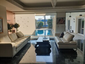 Living area - Beautiful Spacious House With Swimming Pool (Limassol)