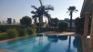 Villa | Pool | Outdoor pool - Beautiful Spacious House With Swimming Pool (Limassol)