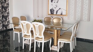 Villa | Dining - Beautiful Spacious House With Swimming Pool (Limassol)