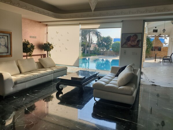 Villa | Living area - Beautiful Spacious House With Swimming Pool (Limassol)
