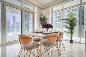 Luxury Apartment, 3 Bedrooms, Sea View | In-room dining - Sunrise Bay - Mint Stay (Dubai)