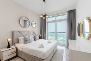 Panoramic Apartment, 1 Bedroom, Harbour View | In-room safe, desk, laptop workspace, iron/ironing board - Sunrise Bay - Mint Stay (Dubai)