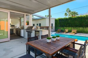 Outdoor dining - Sept Special Offer 30+ Stay! W/Pool/Hot Tub & Fire (Palm Springs)