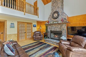 Interior - Sweet Mountain Dreams (3BR) with Views of Lake Glenville (Cullowhee)