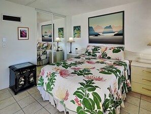 2 bedrooms, iron/ironing board, internet, bed sheets - Menehune Shores 206 | Ocean Views, Pool Access (Kihei)