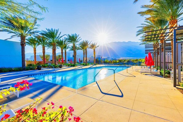 Een verwarmd zwembad