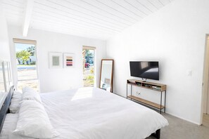 3 bedrooms, desk, iron/ironing board, free WiFi - 30+ Stay! Gorgeous Vacation Home W/Pool/Spa/Firepit (Palm Springs)