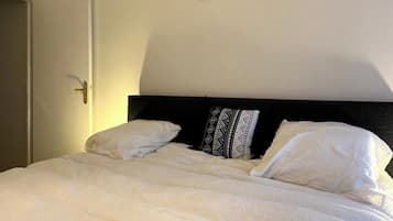 2 camere, una scrivania, ferro/asse da stiro, culla da viaggio