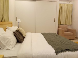 One Bedroom Apartment | Desk, laptop workspace, iron/ironing board, free WiFi - Enkay Service Apartment (Hyderabad)