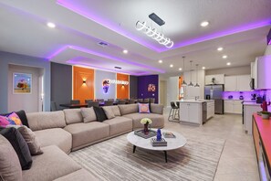 Smart TV - Last Minute Disney! Private Pool, Hot Tub, Game Room & Themed Bedrooms. Book Now! #120559 (Orlando)