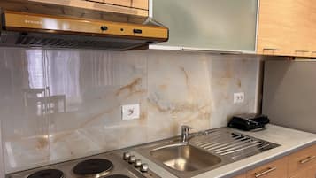 Oven, stovetop, cookware/dishes/utensils, eco-friendly cleaning products