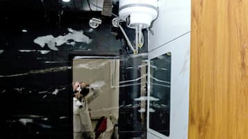 Superior Room | Bathroom | Shower, slippers, towels, soap