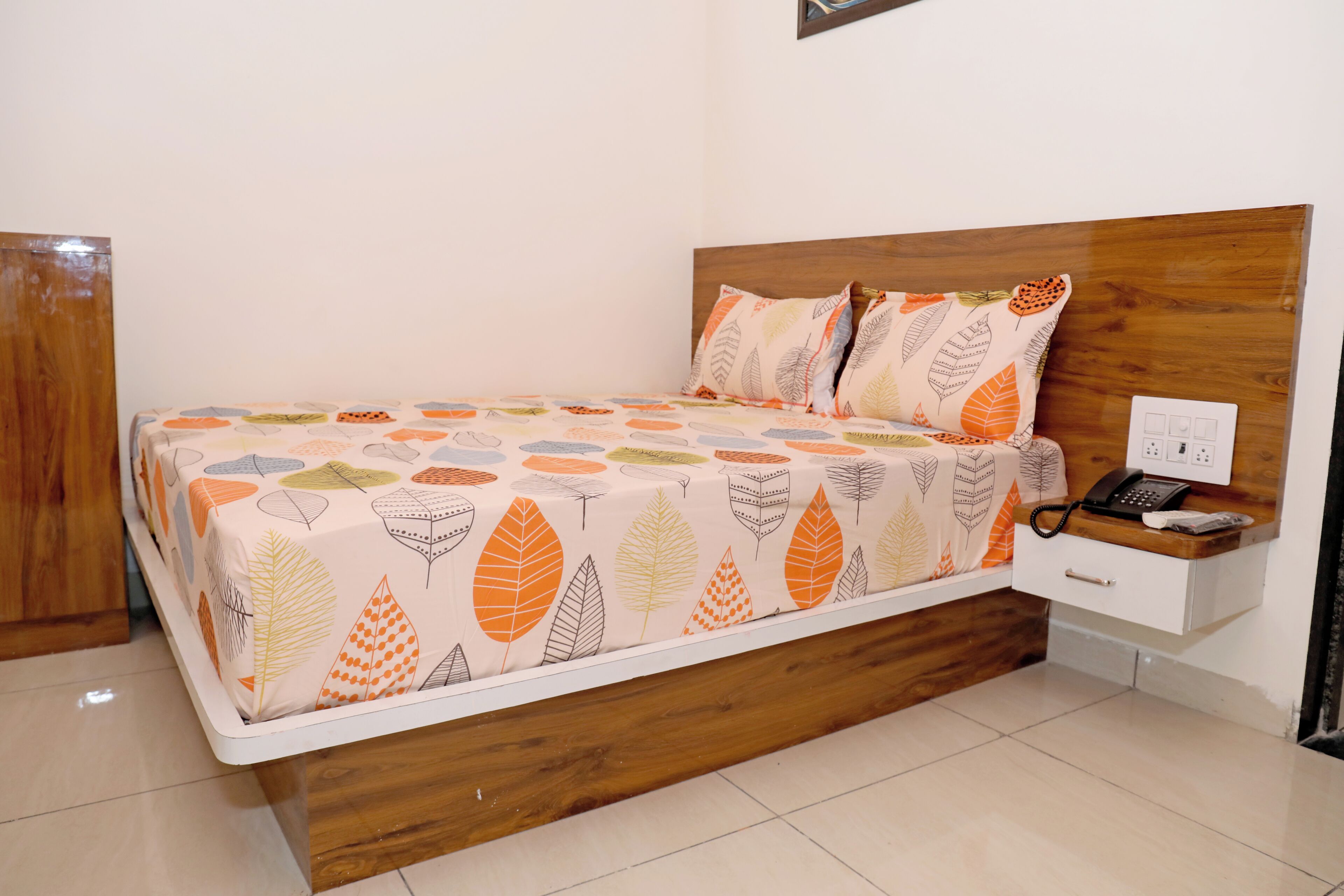 Standard Room | In-room safe, soundproofing, free WiFi