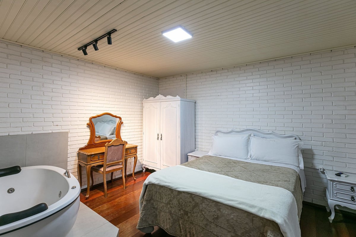 Apartment | Free WiFi, bed sheets