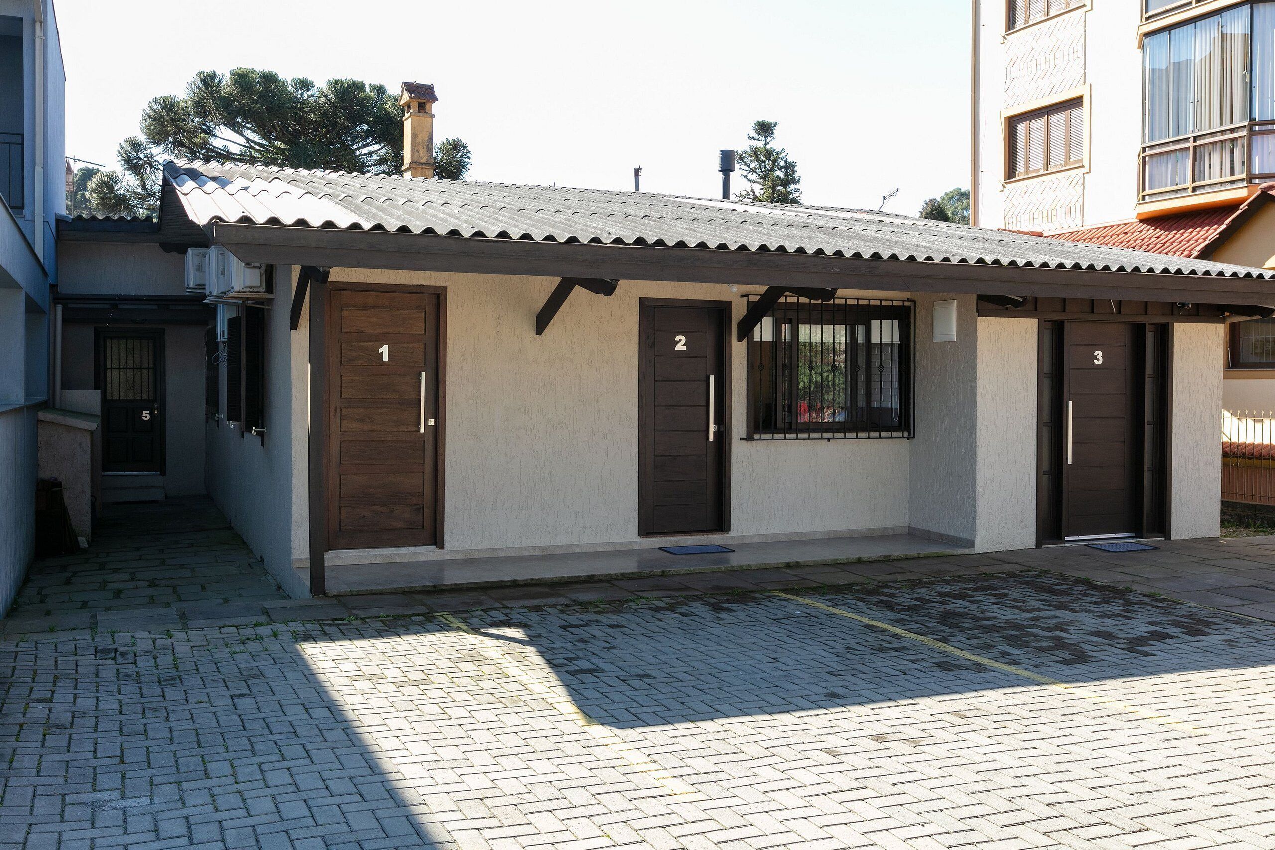 เบสิกอพาร์ทเมนท์ | บริเวณภายนอก