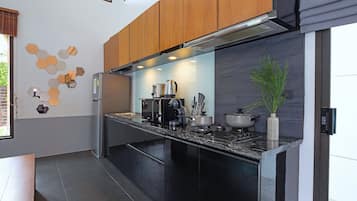 Electric kettle, toaster