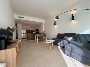 TV - Mediterranean Gardens 10: Ground floor with garden (Torrevieja)