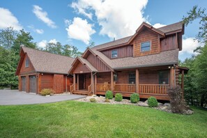 Exterior - Dog Friendly Mountain Retreat w/ Bar & Hot Tub (McHenry)