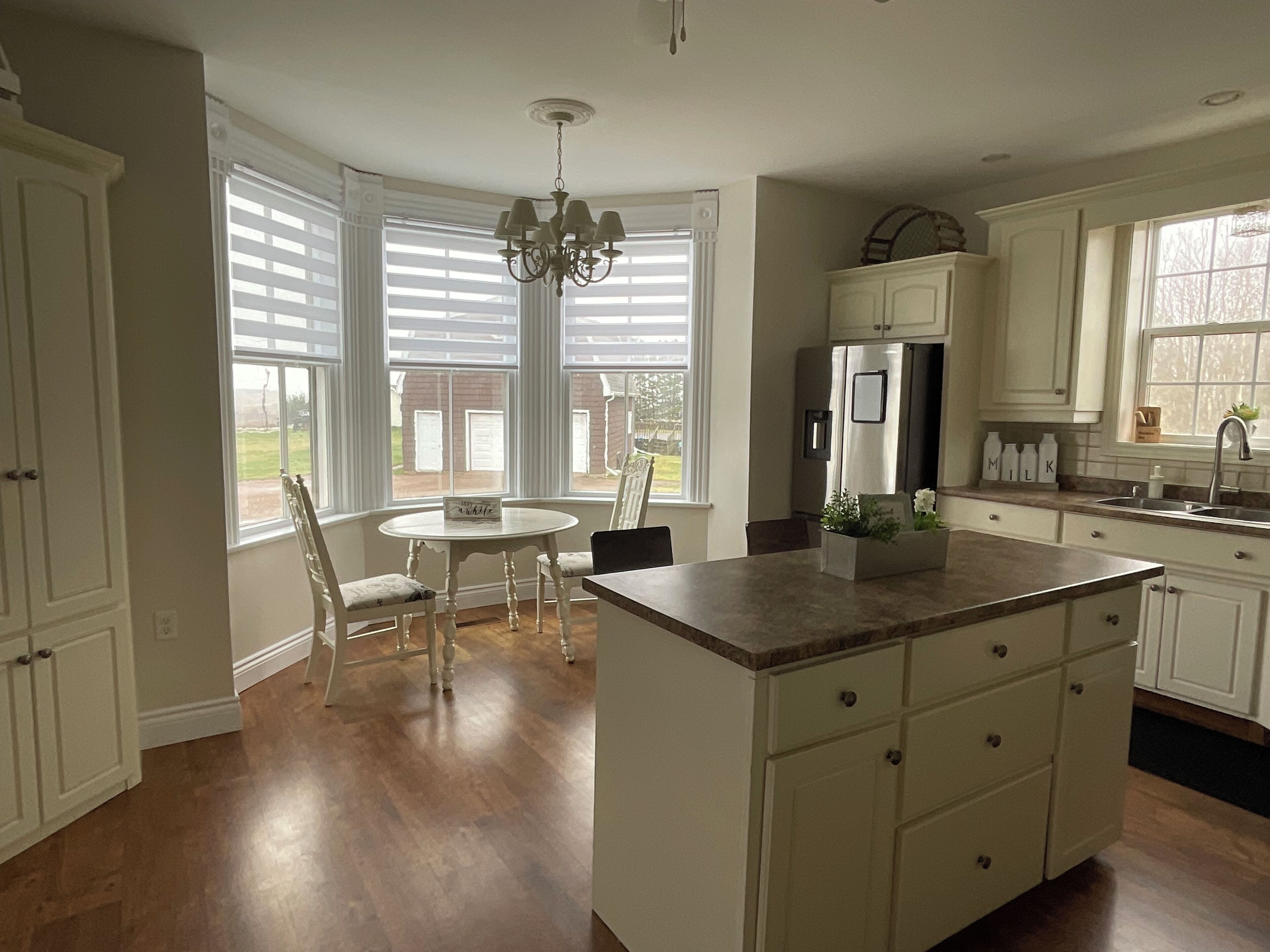 ثلاجة، ميكروويف، فرن، موقد طهي مسطح