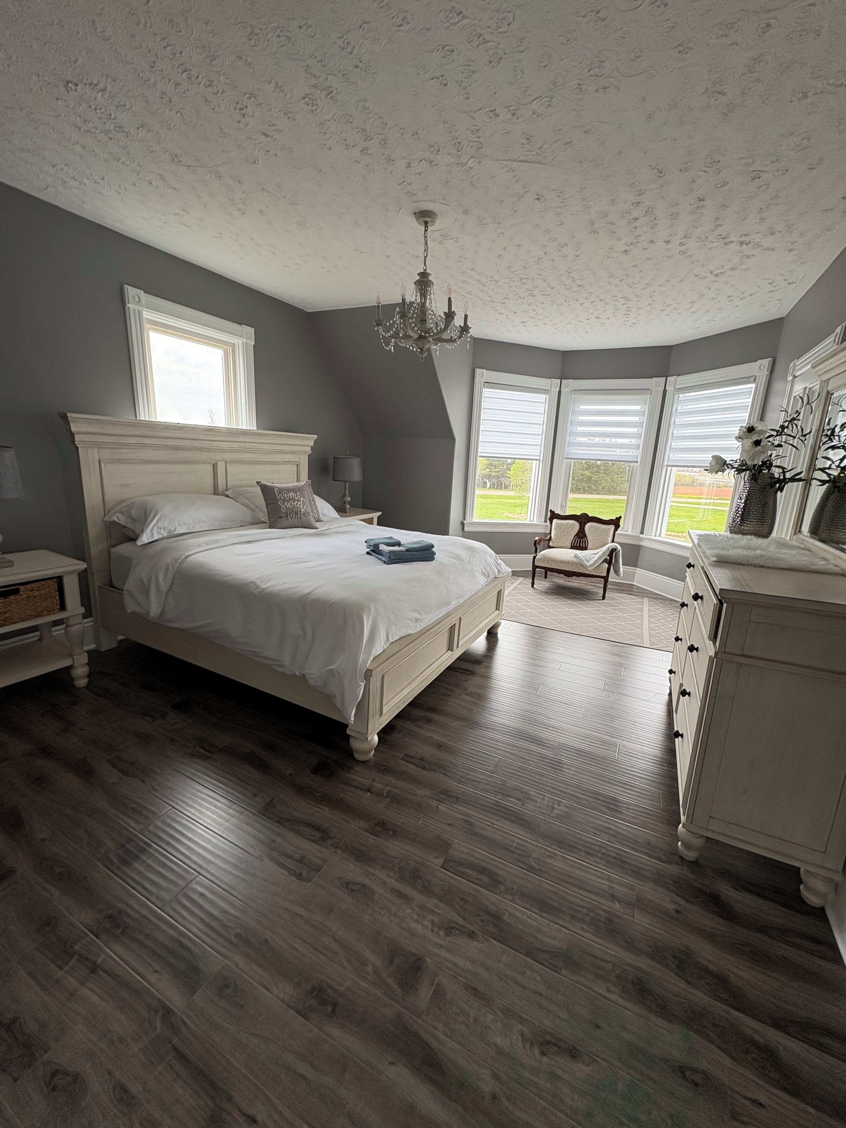 4 bedrooms, iron/ironing board, free WiFi, bed sheets