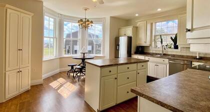 Charming Farmhouse on 2 acres , 5 mins from beach .