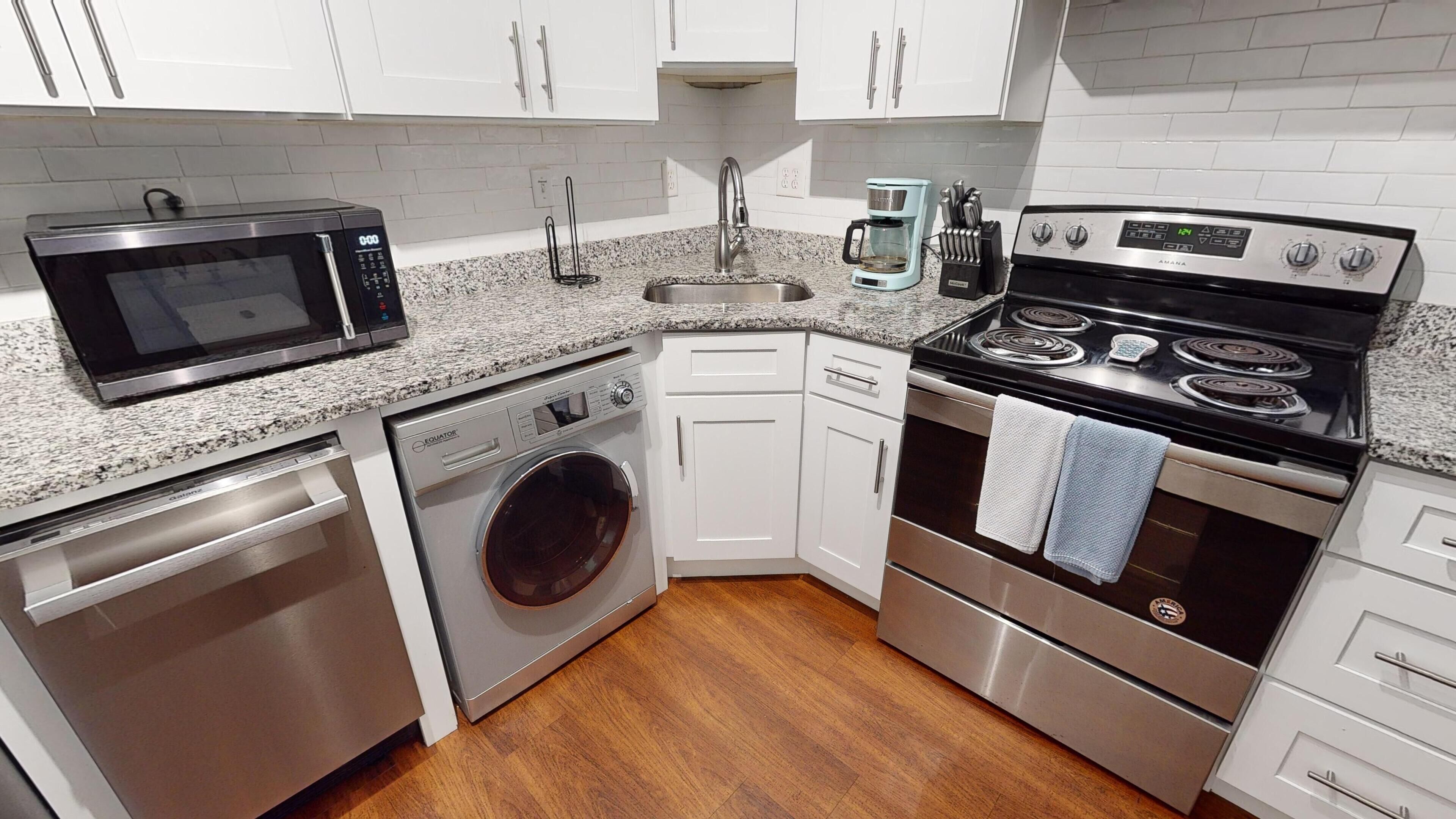 Geladeira, micro-ondas, fogão, cooktop