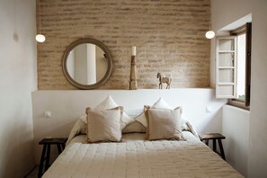 5 bedrooms, iron/ironing board, travel cot, WiFi