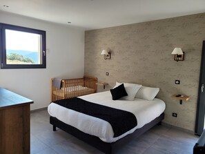 6 chambres, fer et planche Ă repasser, Wi-Fi, draps fournis