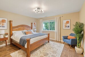 4 bedrooms, desk, iron/ironing board, free WiFi