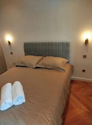 2 bedrooms, iron/ironing board, travel crib, free WiFi
