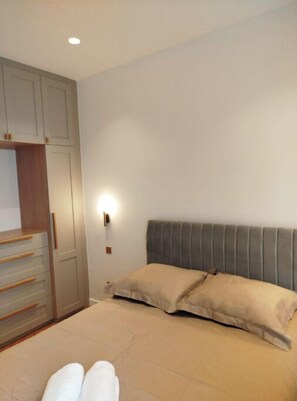 2 bedrooms, iron/ironing board, travel crib, free WiFi