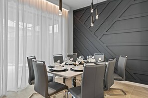 Dining - Paradiso Grand Resort 6 bedroom (Orlando)