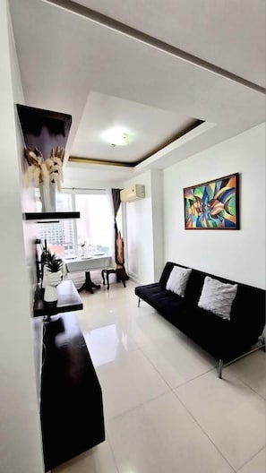 Family Condo, Balcony, Bay View | Living area