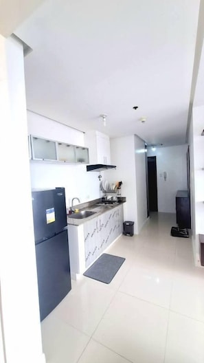 Family Condo, Balcony, Bay View | Private kitchen