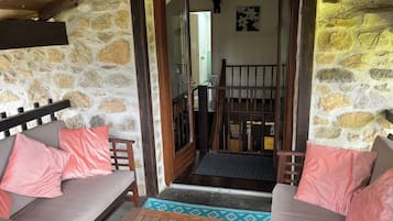 Smart TV, fireplace, DVD player, books