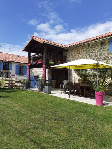La Grange, charming spacious 5 bedroom Gite in Saint-Estephe 24360 Dordogne
 
 
