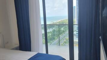 1 bedroom, desk, free WiFi, bed sheets