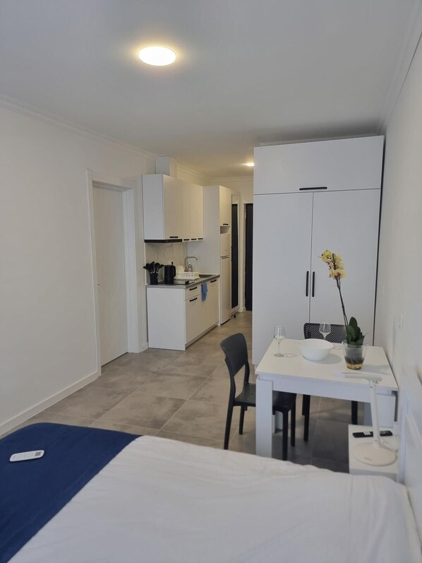 1 chambre, bureau, accès au Wi-Fi (inclus), literie fournie