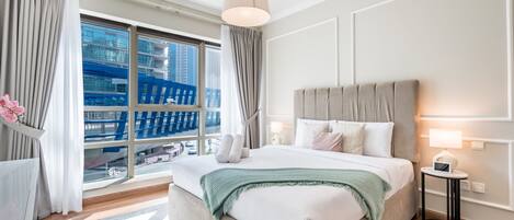 Coffres-forts dans les chambres, fer et planche à repasser