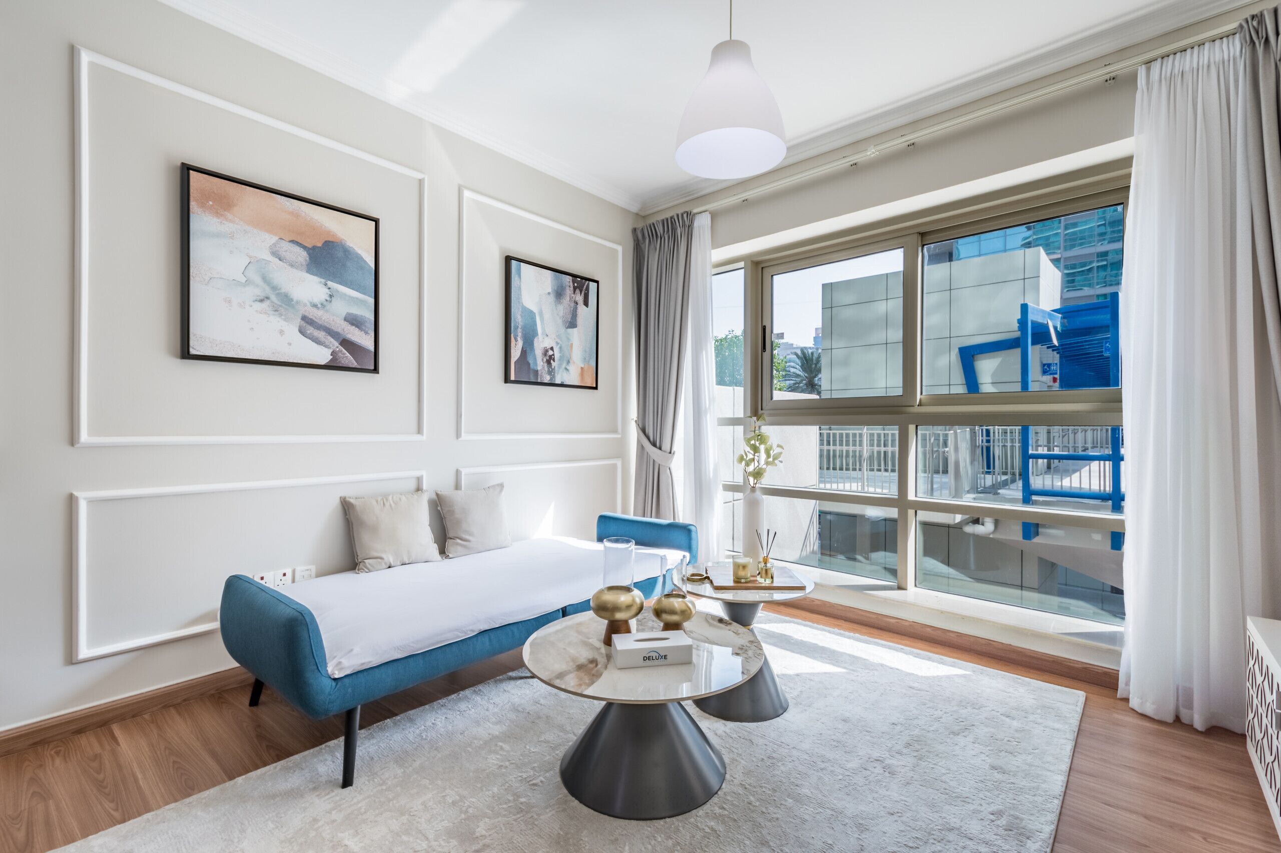 Een kluis op de kamer, een strijkplank/strijkijzer, gratis wifi