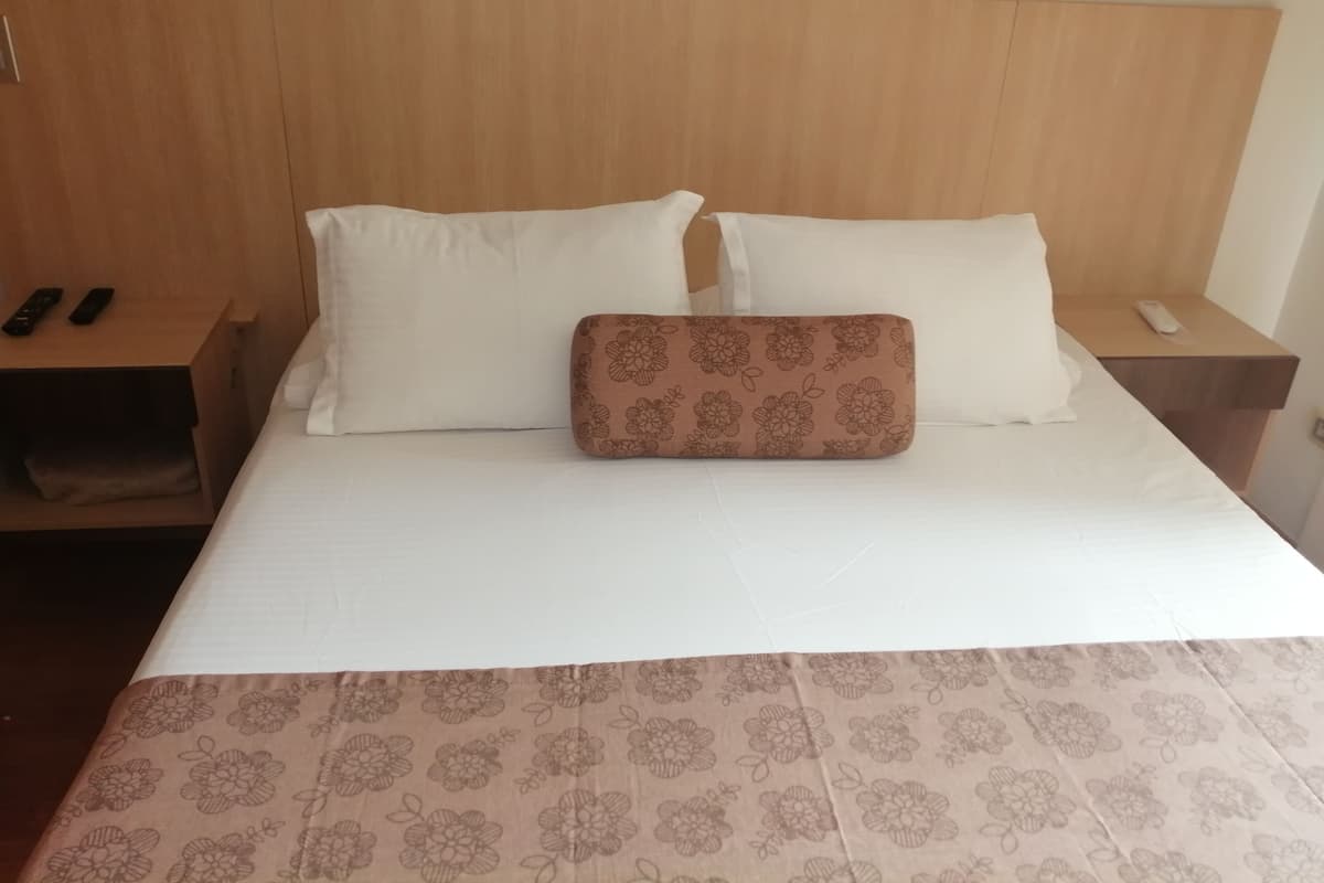 Estúdio júnior, sacada, vista para a cidade | 1 quarto, cofres nos quartos, ferros/tábuas de passar roupa