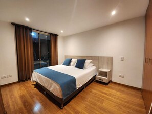 Leilighet – junior, 1 dobbeltseng med sovesofa, balkong, byutsikt | Safe på rommet, strykejern/-brett og wi-fi (inkludert)