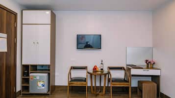 Individually furnished, desk, laptop workspace, soundproofing