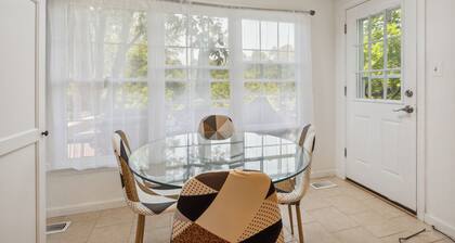 Charming 3-bed, 2.5 baths townhome in Germantown with WiFi, AC, 2 parking.