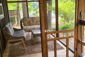 Interior - Cameron's Cottage at The Lake (Tallassee)