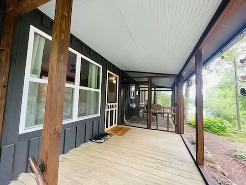 Cameron's Cottage at The Lake