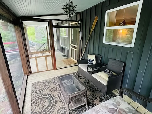 Cameron's Cottage at The Lake