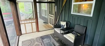 Cameron's Cottage at The Lake