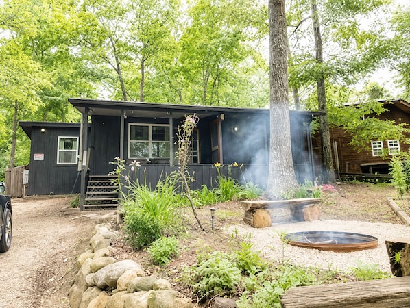 Exterior - Cameron's Cottage at The Lake (Tallassee)