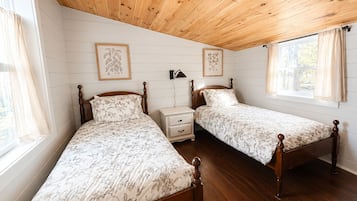 2 bedrooms, in-room safe, WiFi (free), bed sheets